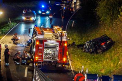 Markgroeningen: Horrorcrash! BMW rast frontal in Audi - 2 Tote und 2 Verletzte, darunter ein 4-jaehriges Kind